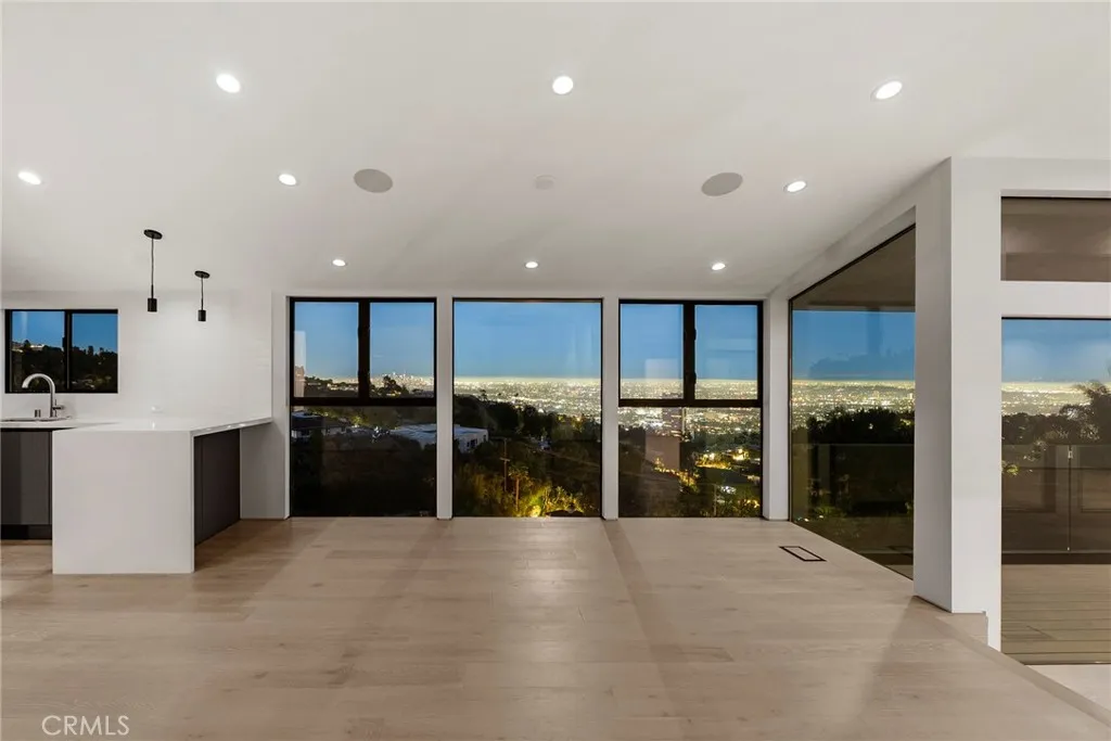 9336 Lloydcrest Drive, Beverly Hills, California 90210 home-pic-32